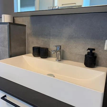 Rubys Hochwertiges Citynah Balkon Parkplatz
